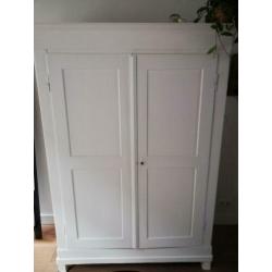 Prachtige brocante grote witte kast