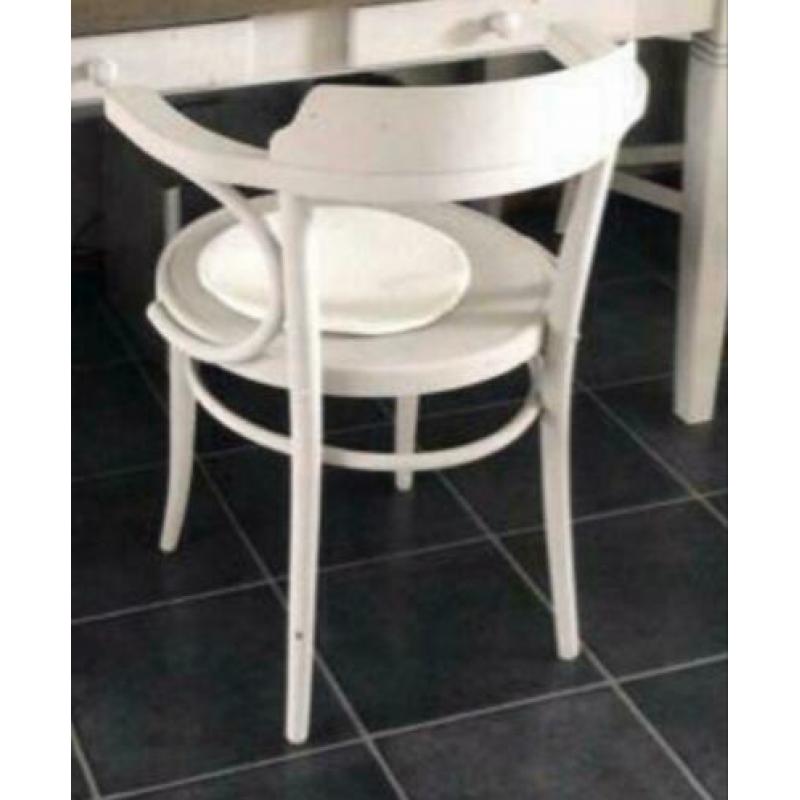 2 brocante stoelen