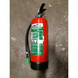 Brandblusser te koop. De brandblusser is gecontroleerd tot 2