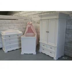 babykamer landelijk brocante vintage massief hout