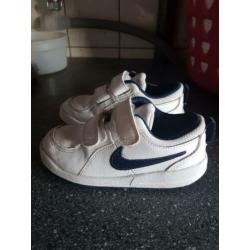 Nike schoenen maat 26