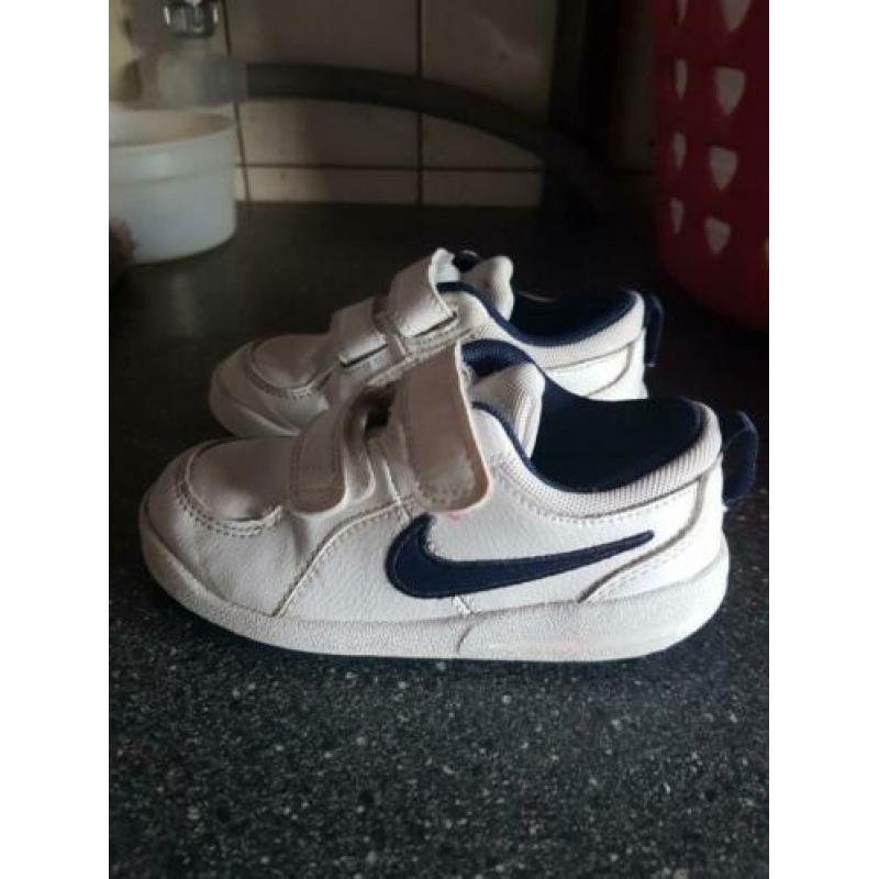 Nike schoenen maat 26