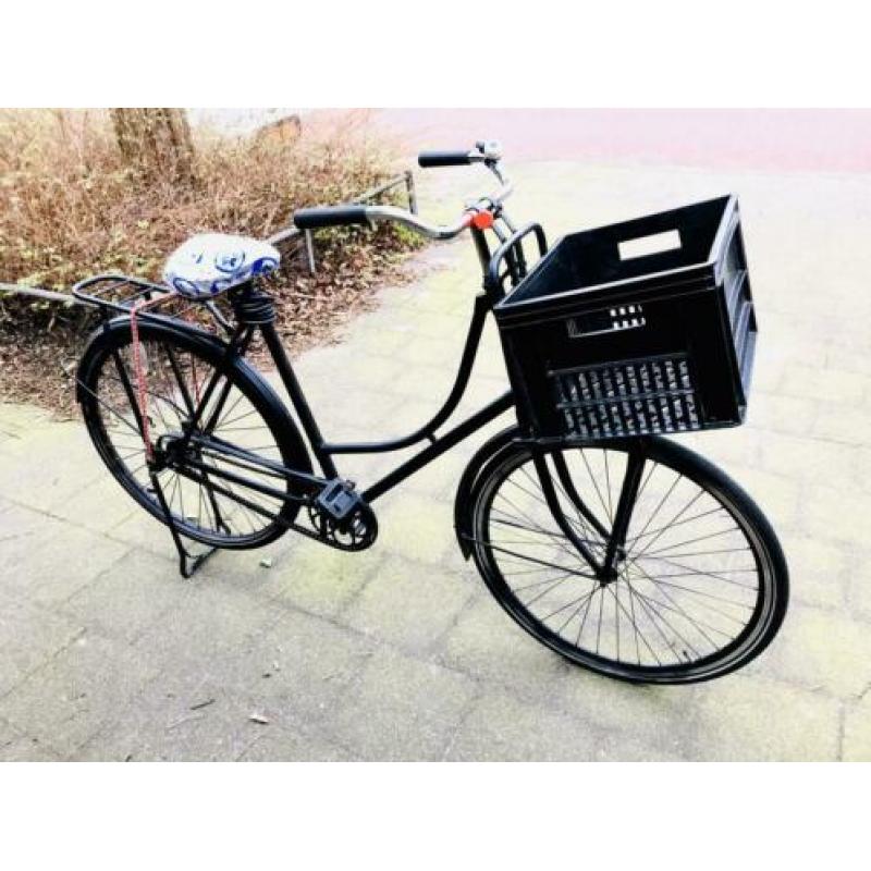 Omafiets transortfiets Pelikaan 28” zwart met krat