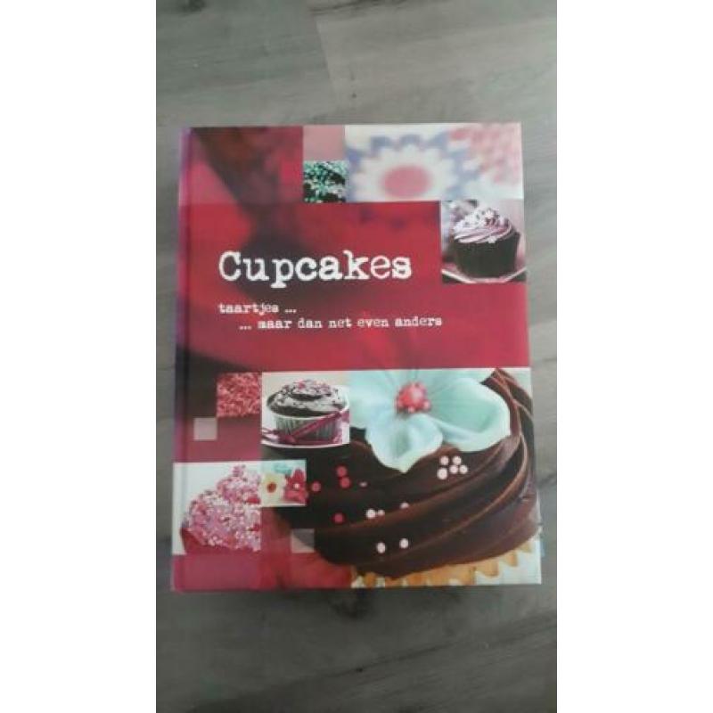 12 mooie, nieuwe boeken mbt taarten maken, cupcakes, etc