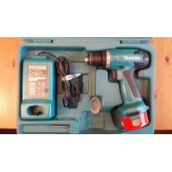 2x Makita accu boormachines 6271 en 6270D,2accu's en 2laders