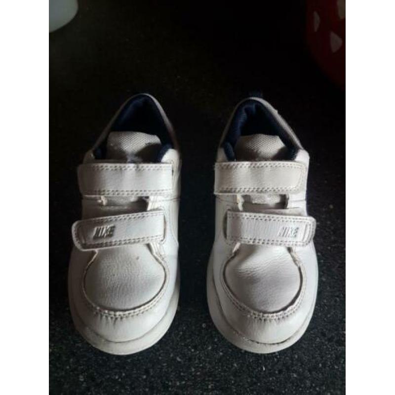 Nike schoenen maat 26