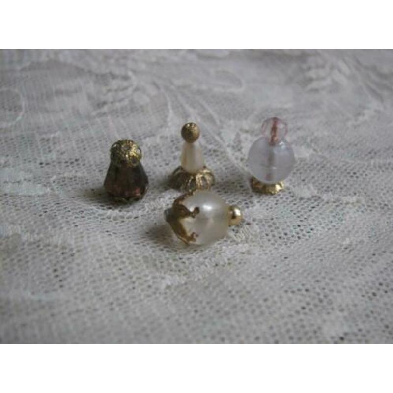 Set van 4 miniatuur parfumflesjes ca 1,2 cm