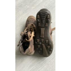 Nieuwe leren schoenen waren €84