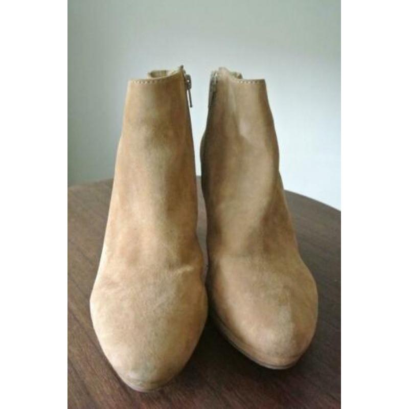Schoenen OPRUIMING alles €5,- SPM zand suède maat 41