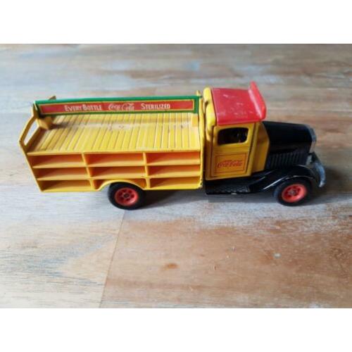 Vintage coca cola vrachtwagen met kratjes