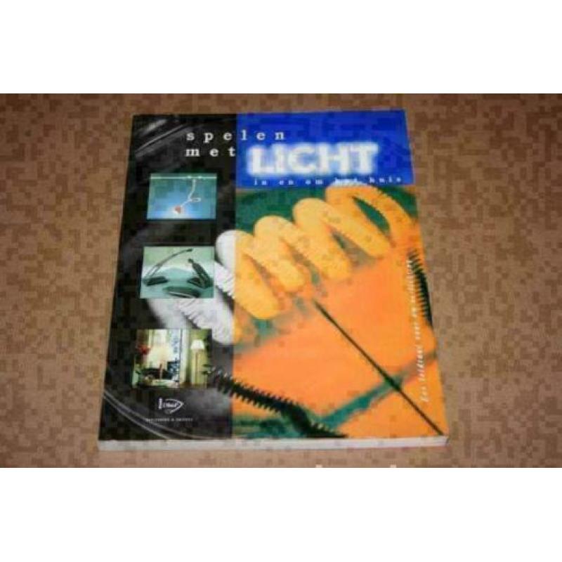 Boek - Spelen met licht in en om het huis (lampen e.d) !!