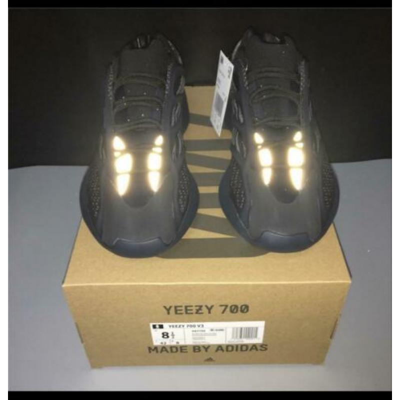 Adidas Yeezy 700 v3 alvah black glow in the dark