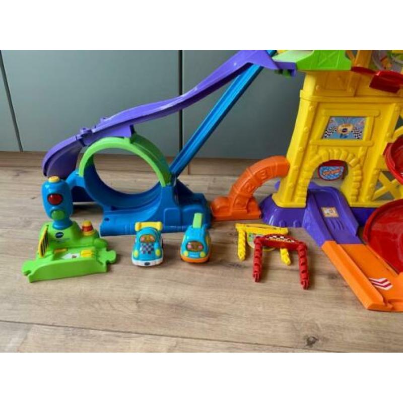 Z.g.a.n. VTech Toet Toet racebaan, stuntpark, incl. auto's!
