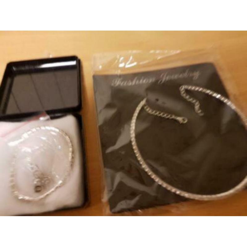Sieradenset van Swarovski Elements nieuw in verpakki