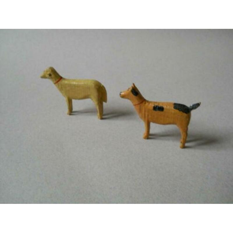 Vijf antieke houten dieren uit het Ertsgebergte rond 1930