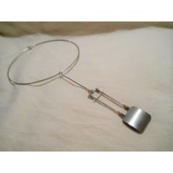 Vintage/retro zilver kleurige spang met hanger