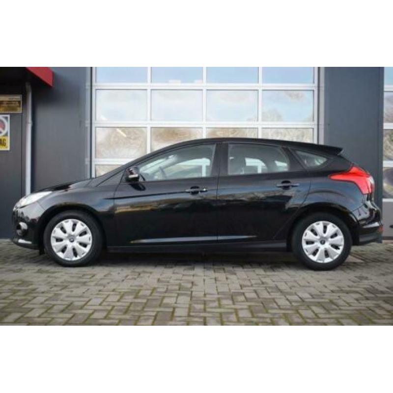 Ford Focus 1.0 EcoBoost Trend Airco/Navi/PDC/5-deurs