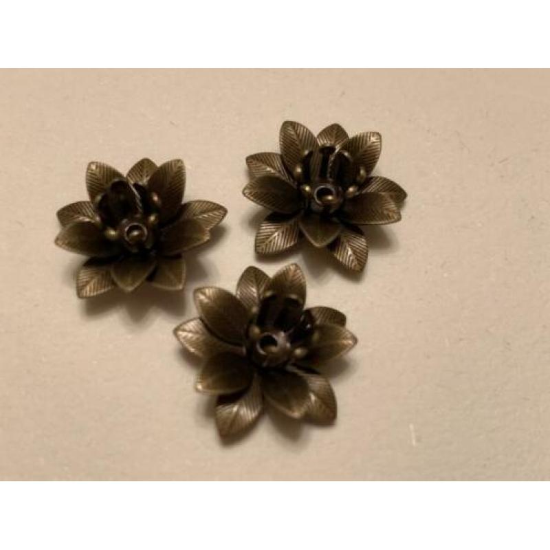 AB31 Bronzen mini meeldraad bloem € 0,30