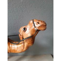 Dromedaris van leer, 30 cm