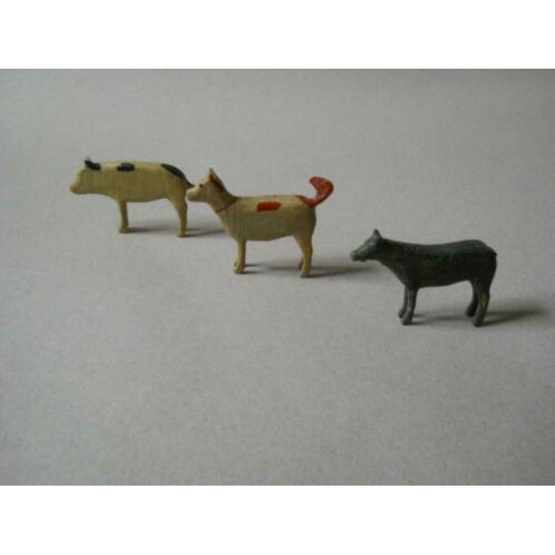 Vijf antieke houten dieren uit het Ertsgebergte rond 1930