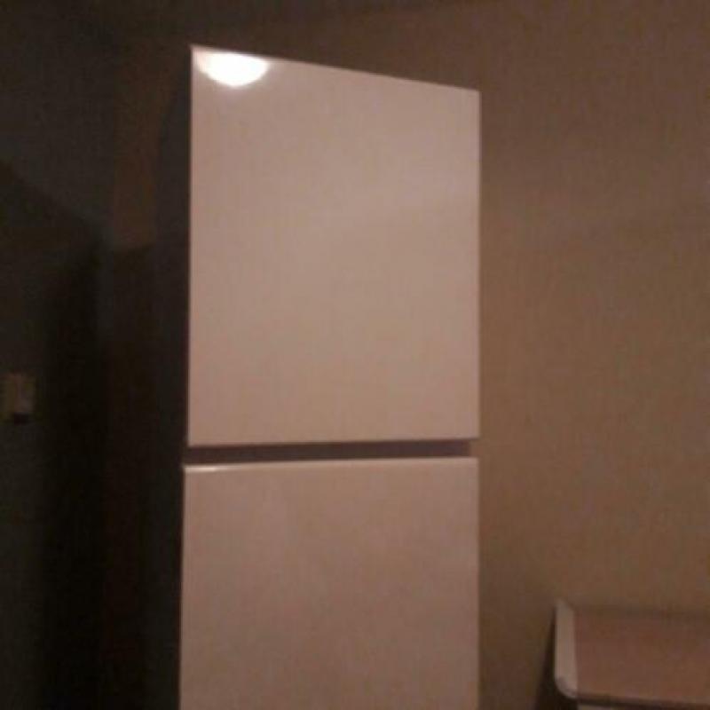 Siematic hoogglans keukenkast met inbouw koelkast