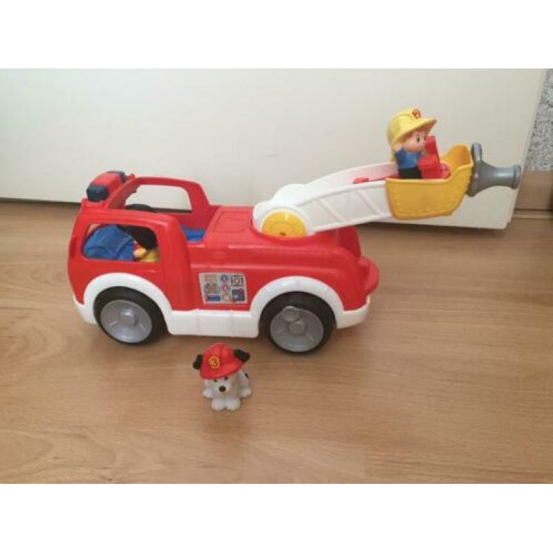 Brandweerauto met 2 poppetjes + mascotte hond LITTLE PEOPLE