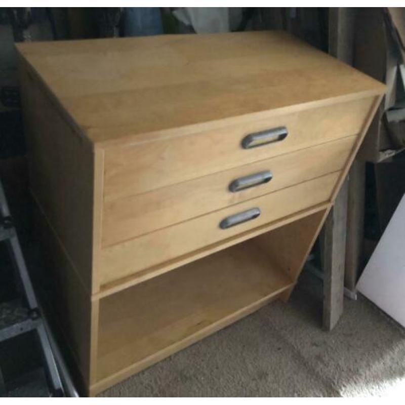 Kantoor meubels, bureau en 2 ladekasten