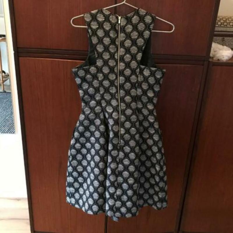 H&M trend jurk mt 36 zwart wit