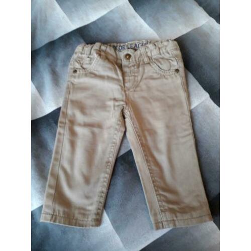 * Zandkleurig gevoerde jeans, mt 68 *