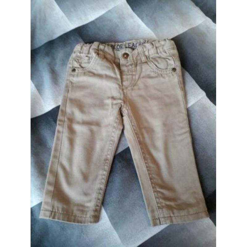 * Zandkleurig gevoerde jeans, mt 68 *