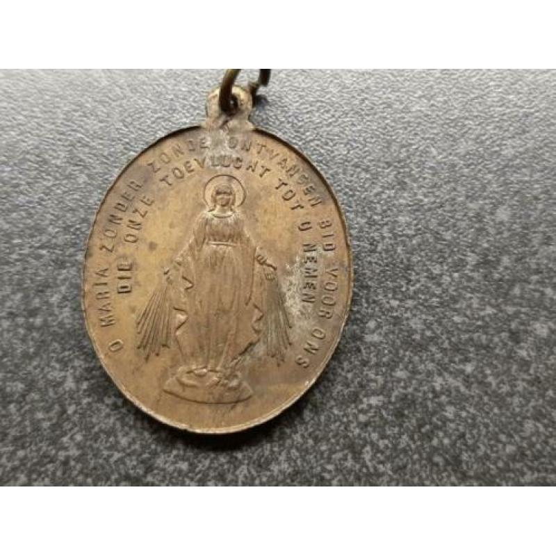 religieus ovaal hangertje - 32 x 27 mm