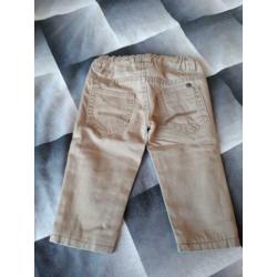 * Zandkleurig gevoerde jeans, mt 68 *