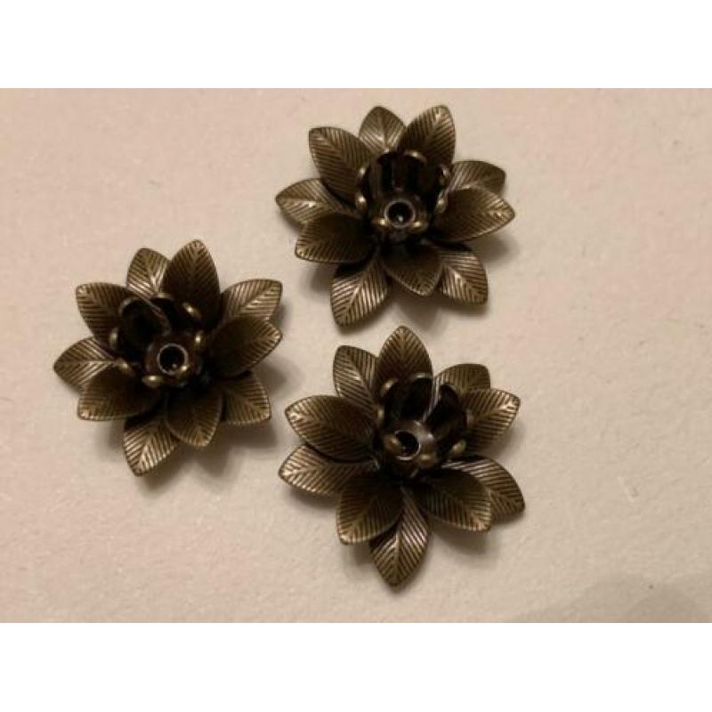 AB31 Bronzen mini meeldraad bloem € 0,30