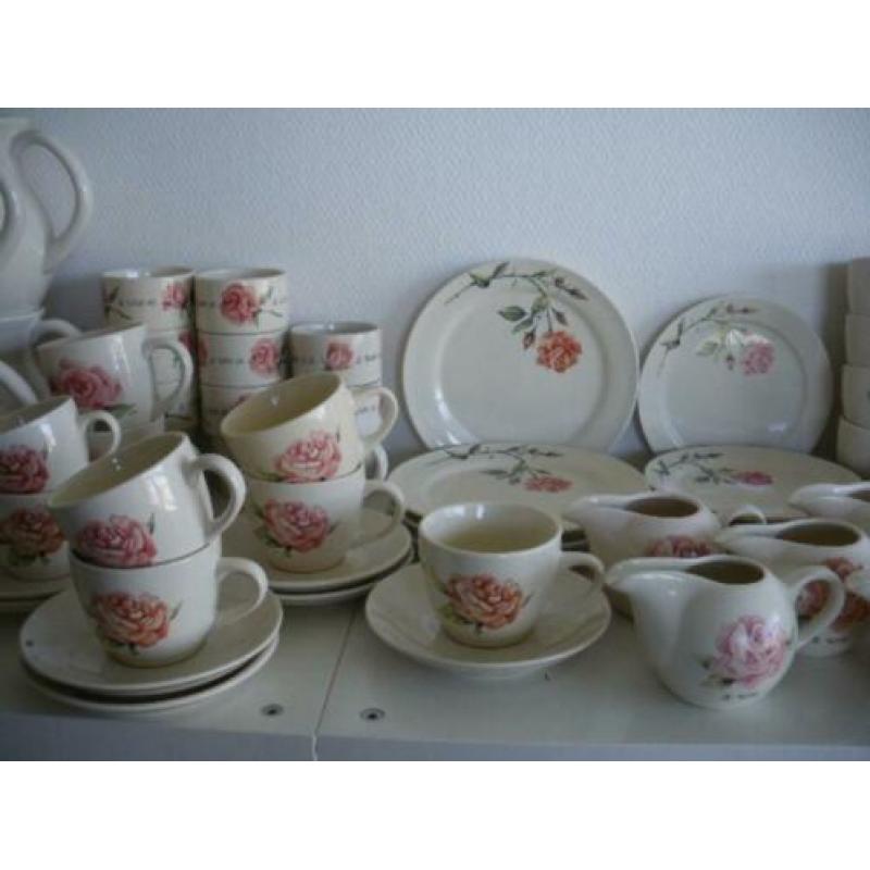 Jet Rose is a Rose servies
