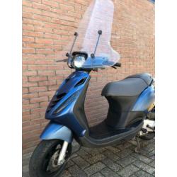 Mooie Zip 2000 snor 4t