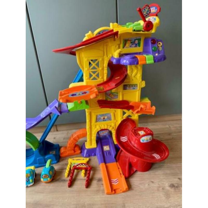 Z.g.a.n. VTech Toet Toet racebaan, stuntpark, incl. auto's!