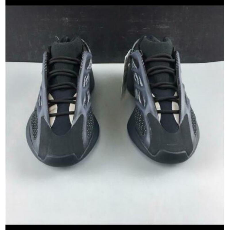 Adidas Yeezy 700 v3 alvah black glow in the dark