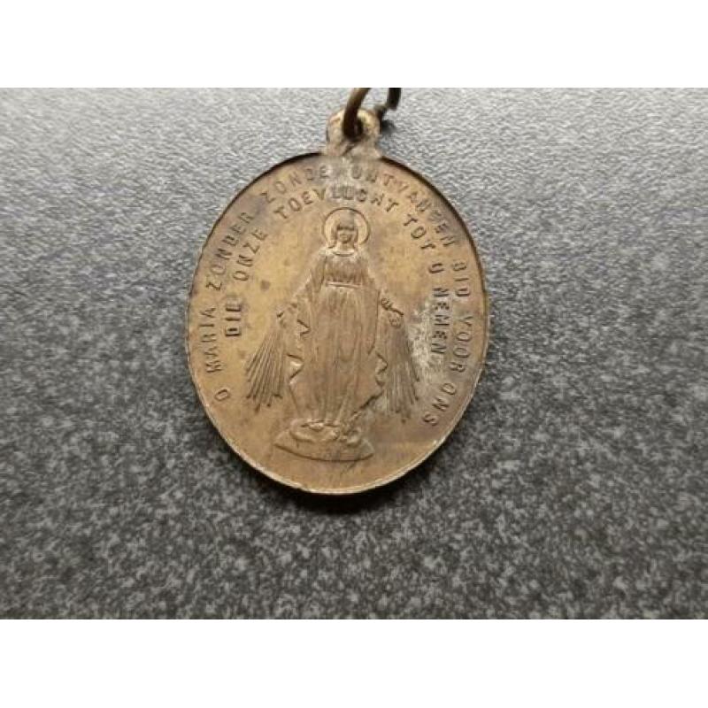 religieus ovaal hangertje - 32 x 27 mm