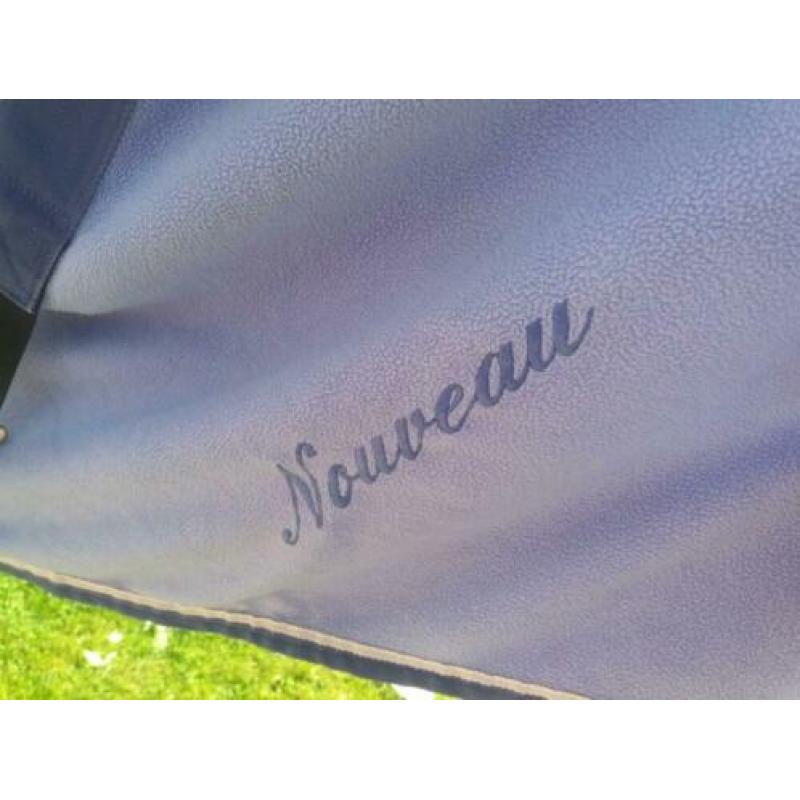 2 fleece dekens (1 met vaste hals)+4 dekjes met naam Nouveau