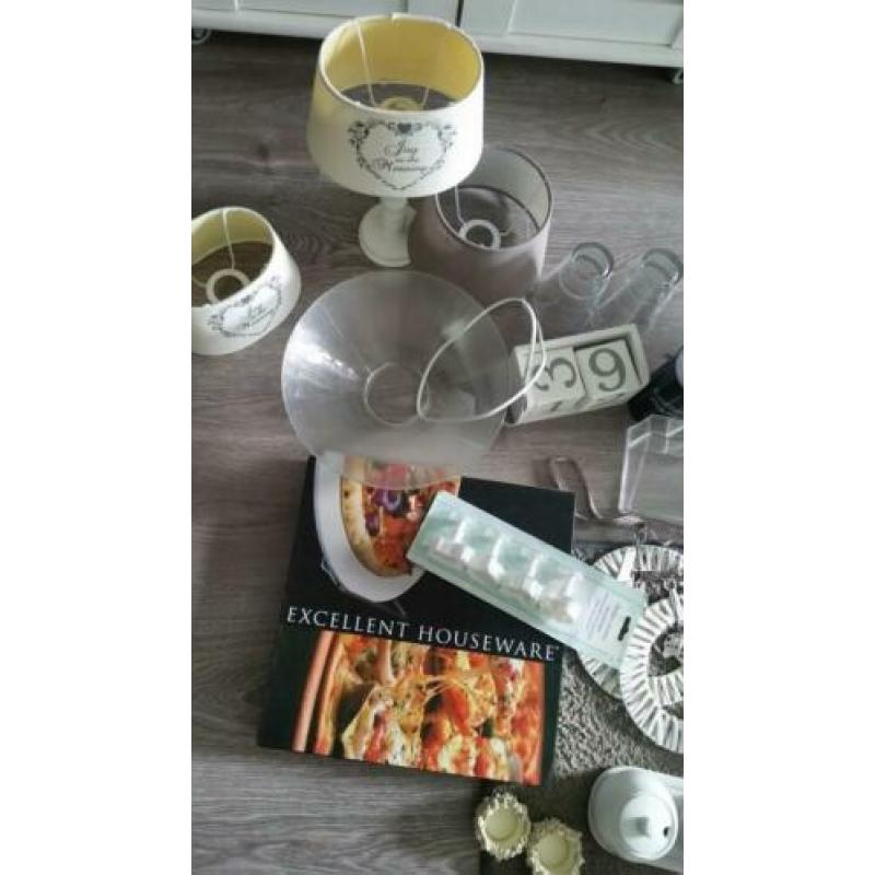 Opruiming (rommelmarkt spullen.(koningsdag)