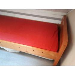 Houtenbed