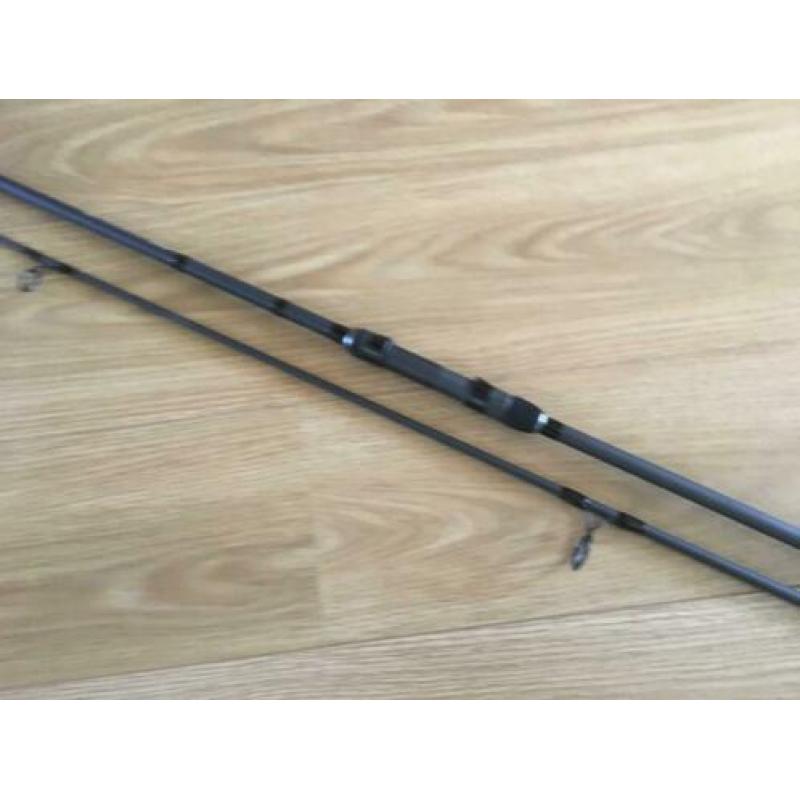 NIEUW karperhengel DAIWA EMBLEM 2,75lb
