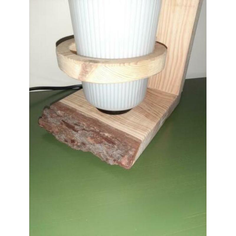 Leuke originele lamp van oude glazen kap