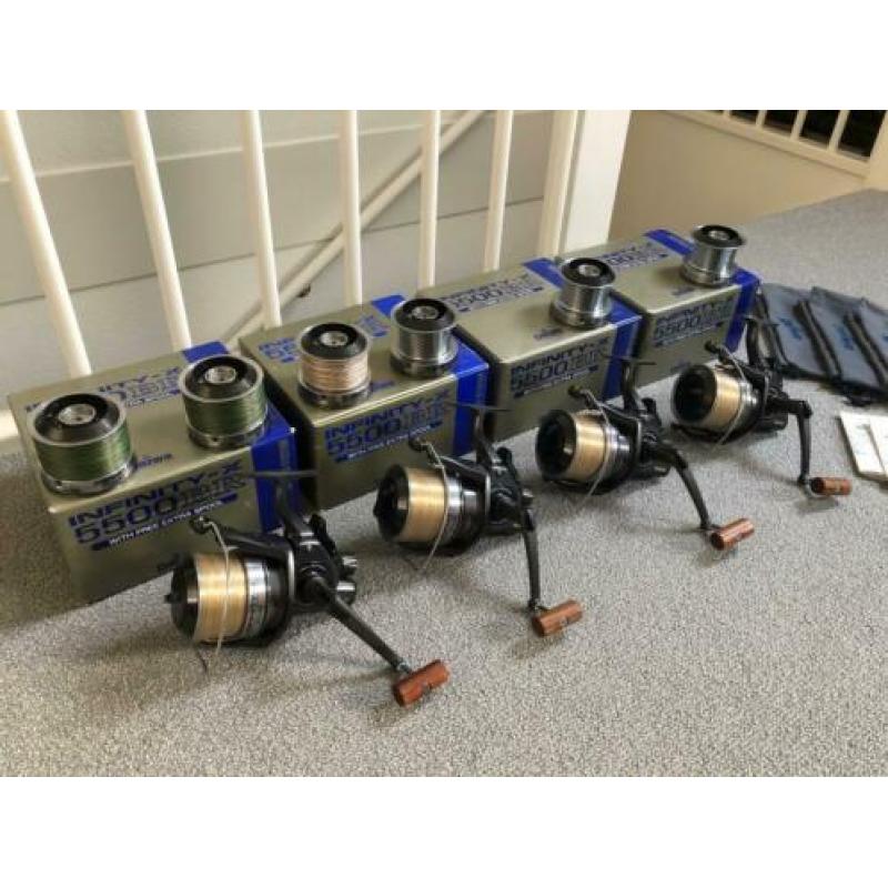 4 x Daiwa Infinity X BR-5500 + res spoelen ZEER NETTE STAAT!