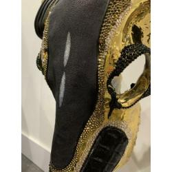 Angela gomes - The golden beauty Buffalo schedel swarovski