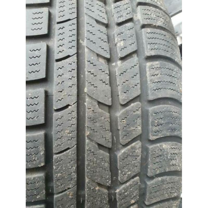 BMW 3 serie winterbanden en velgen 4.0 mm 16 inch .