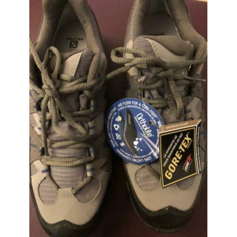 Nieuwe Salomon wandel/bergschoenen maat 42.2/3. Met Goretex