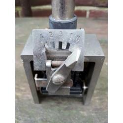 Numeroteur, doornummerende stempel, cijfer stempel, nummer 4