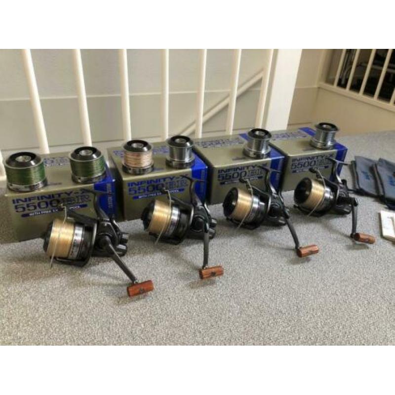 4 x Daiwa Infinity X BR-5500 + res spoelen ZEER NETTE STAAT!
