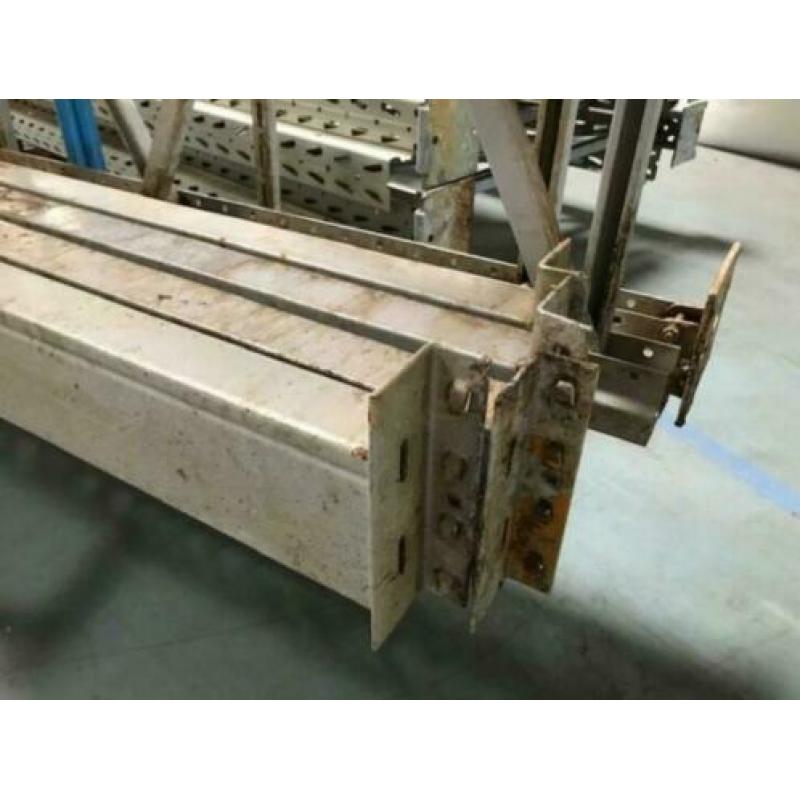 1 vak Stelling magazijnstelling 270x110x300cm (LxDxH)
